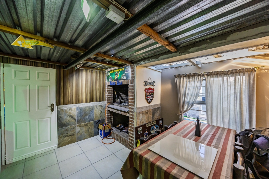 3 Bedroom Property for Sale in Sunnyridge Eastern Cape